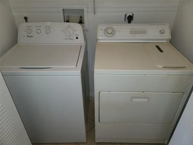 Unit 1316 photo 17