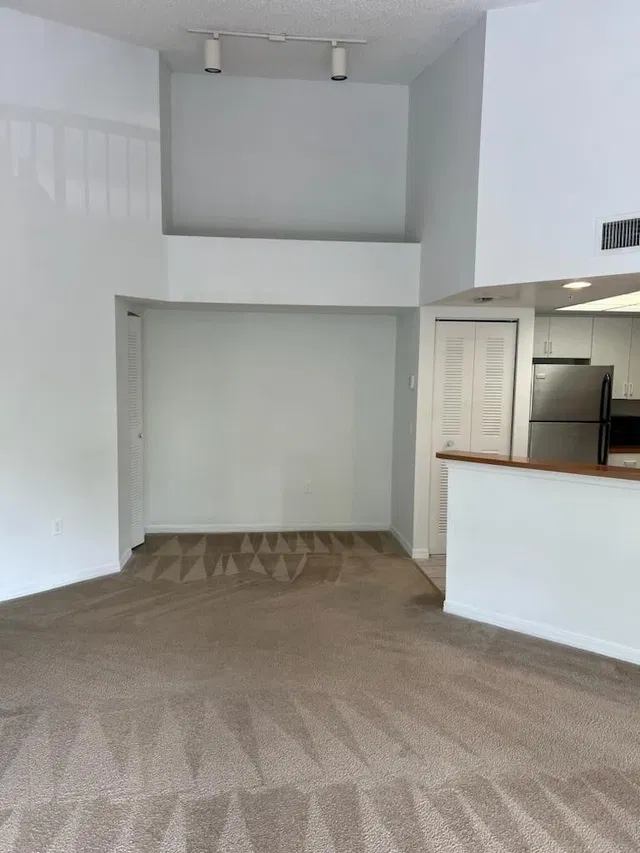Unit 810 photo 8