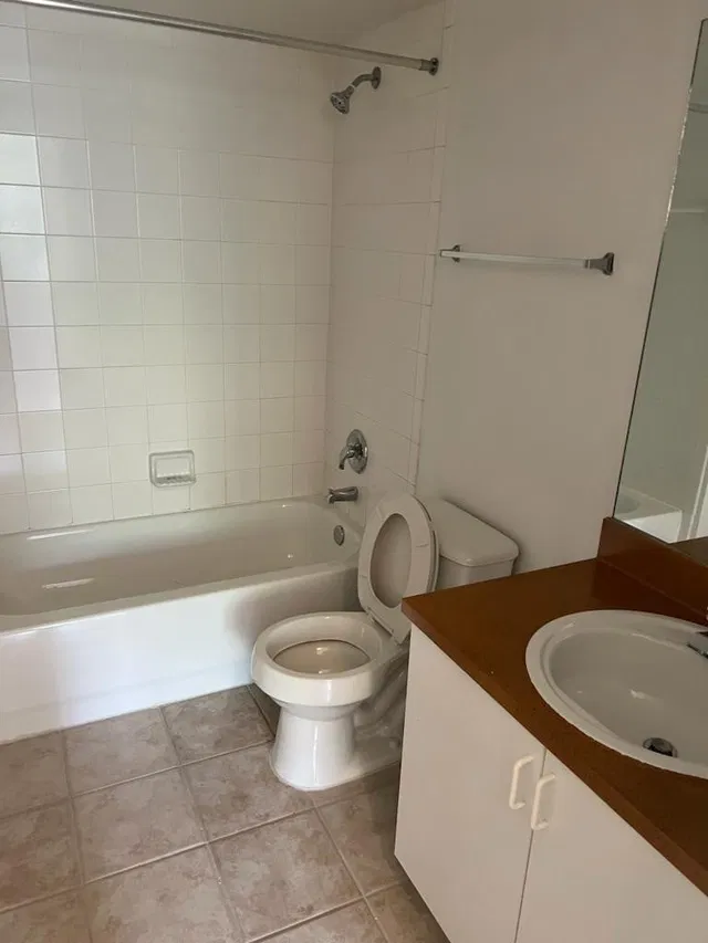 Unit 810 photo 15