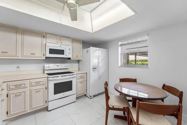 Unit 107 photo 12