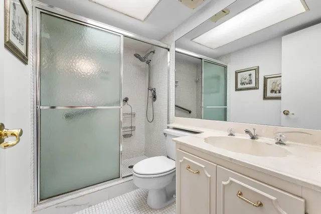 Unit 107 photo 18