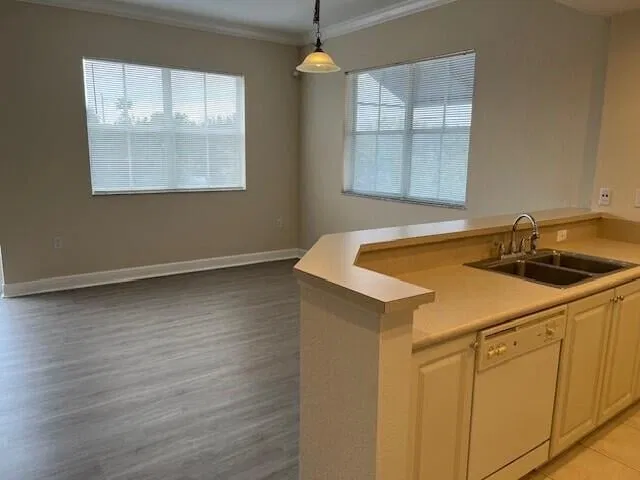 Unit 303 photo 6