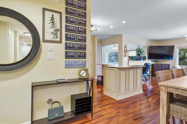 Unit 6-201 photo 11