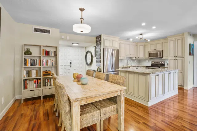 Unit 6-201 photo 14