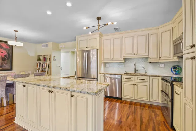 Unit 6-201 photo 16