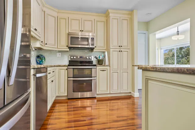 Unit 6-201 photo 17