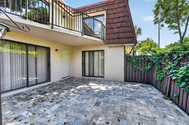 Residence photo 3