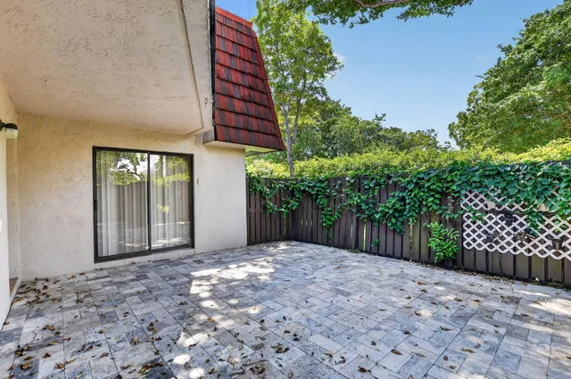Residence photo 5