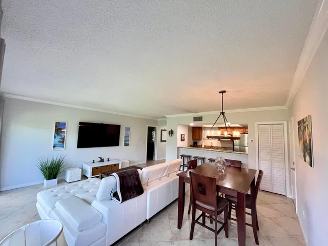 Tennis Lodges Wellington Unit 401 photo 4