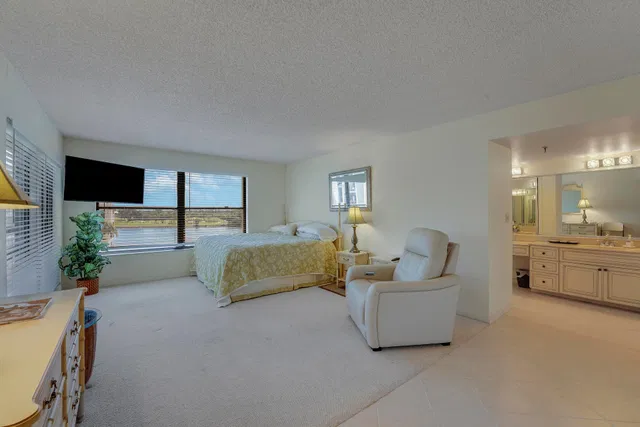 Unit 403 photo 6