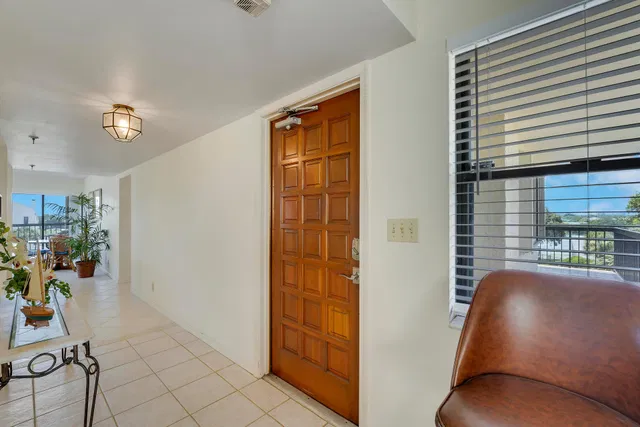 Unit 403 photo 8