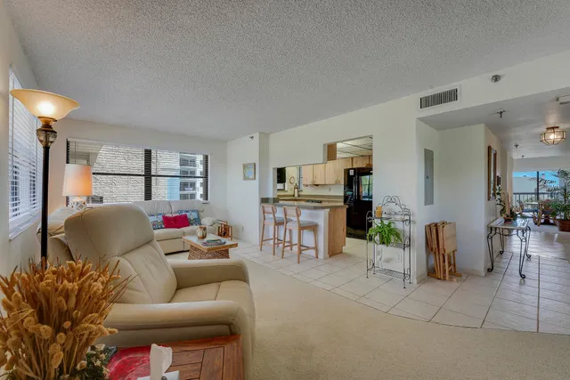 Unit 403 photo 18