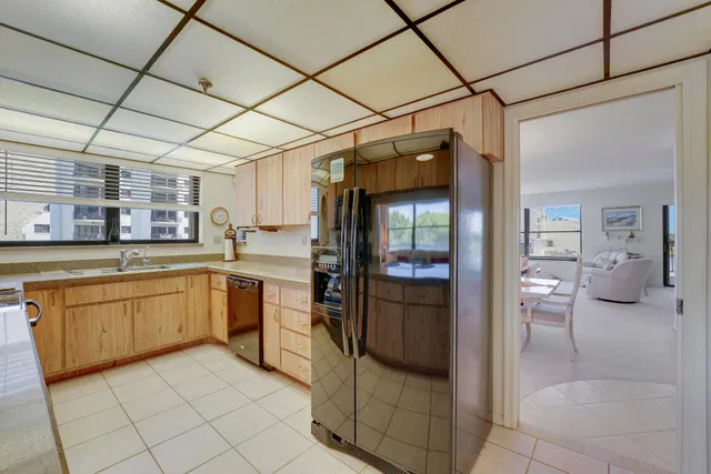 Unit 403 photo 21