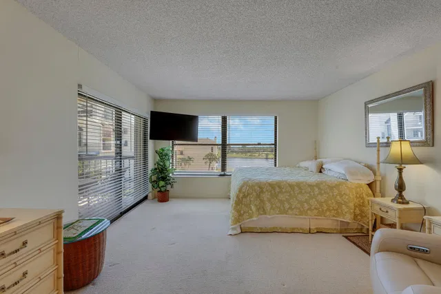 Unit 403 photo 25