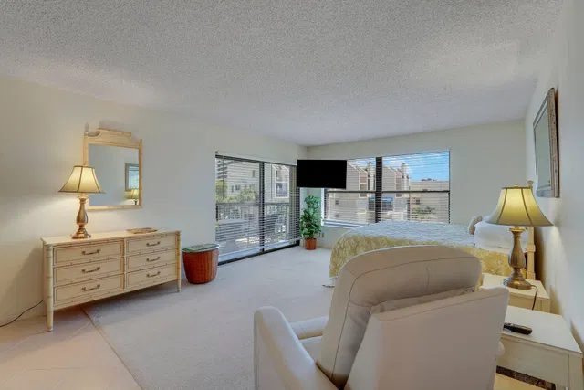 Unit 403 photo 26