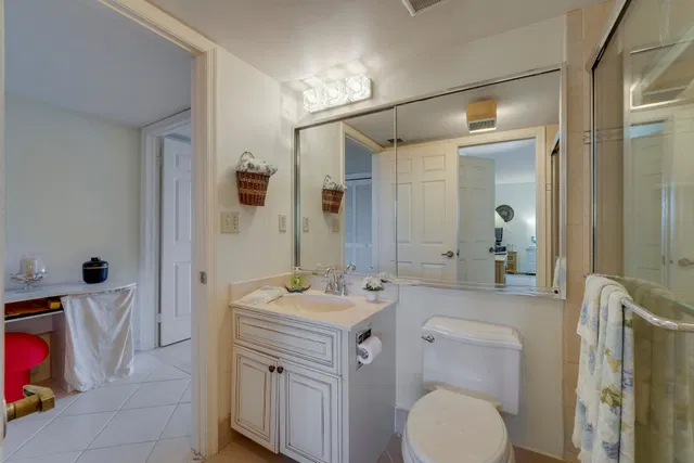 Unit 403 photo 32