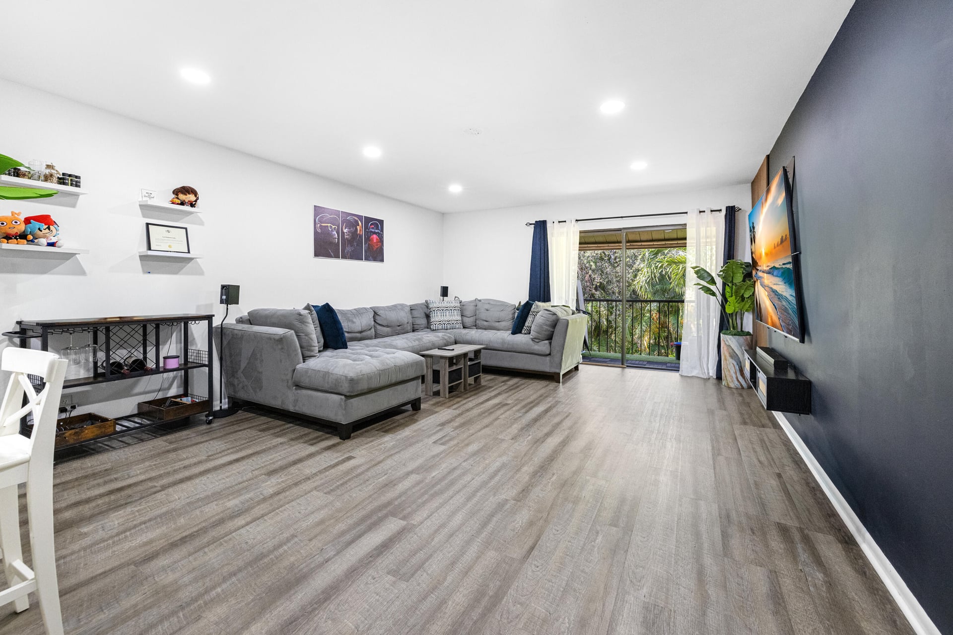 Unit 206 photo 3
