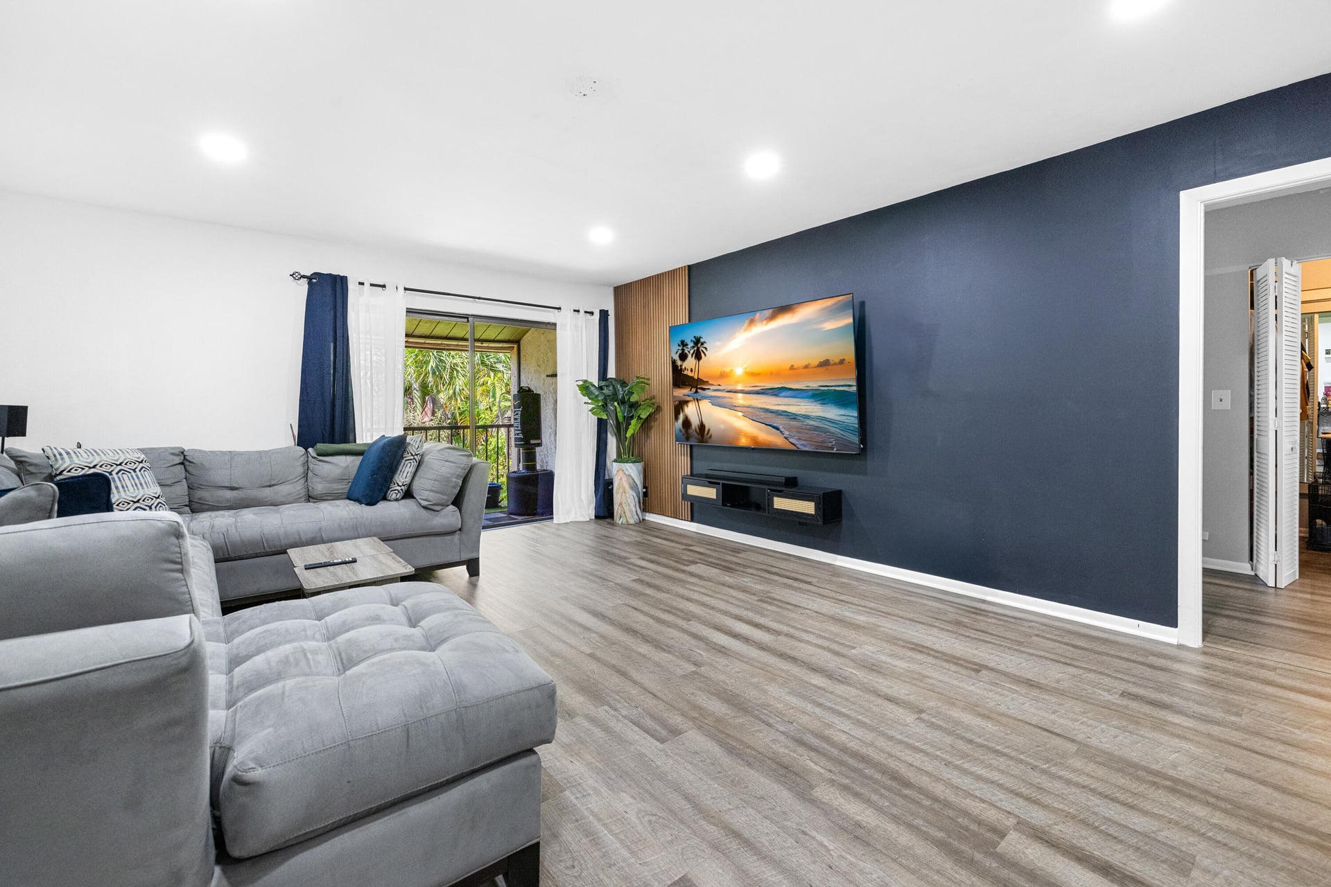 Unit 206 photo 5