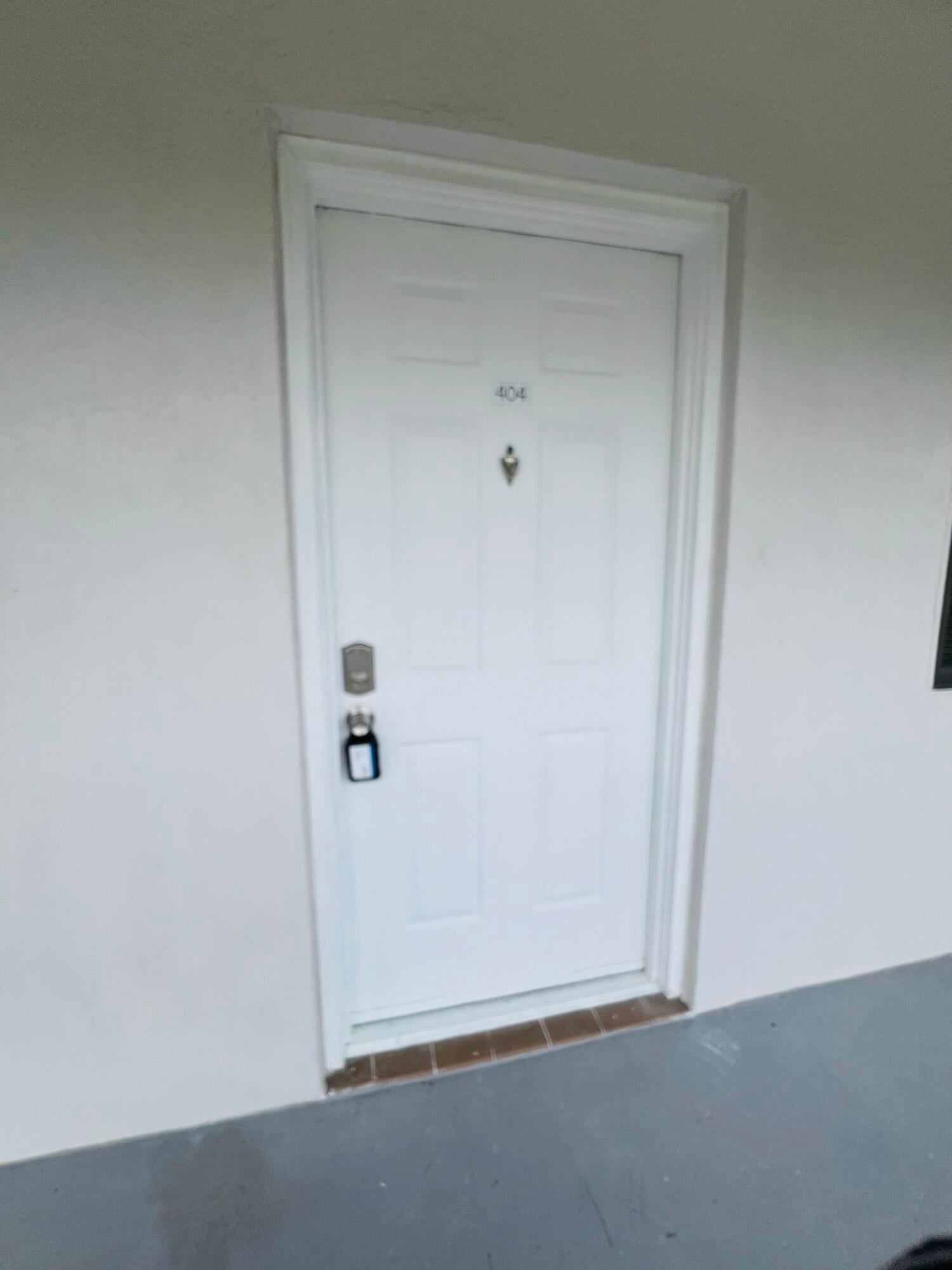 Unit 404 photo 5