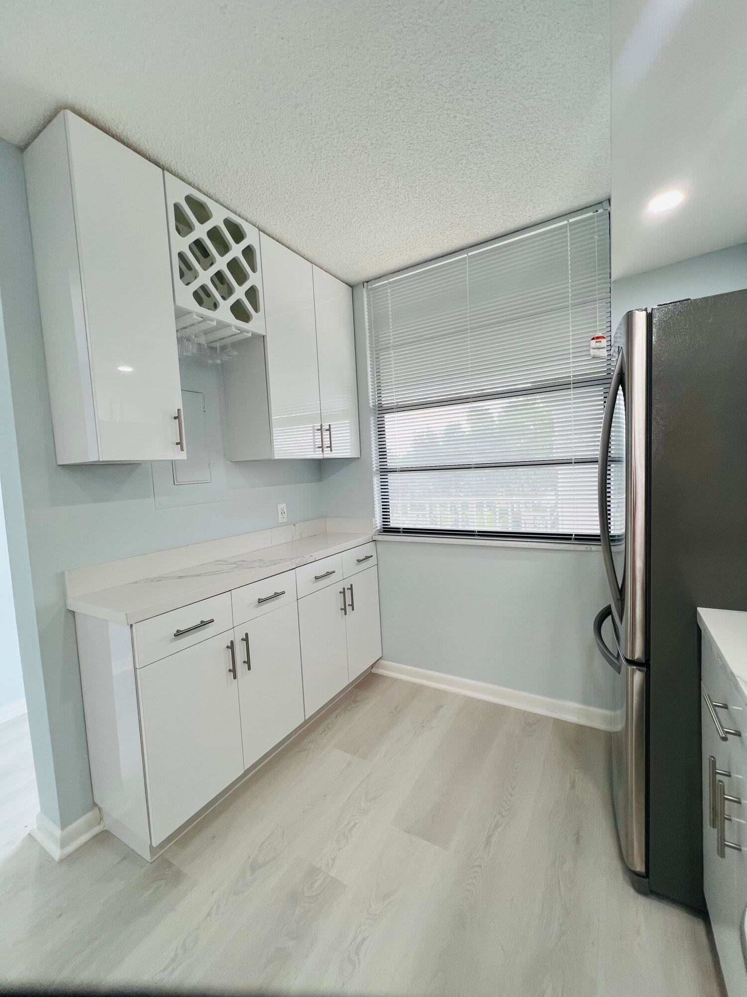 Unit 404 photo 10