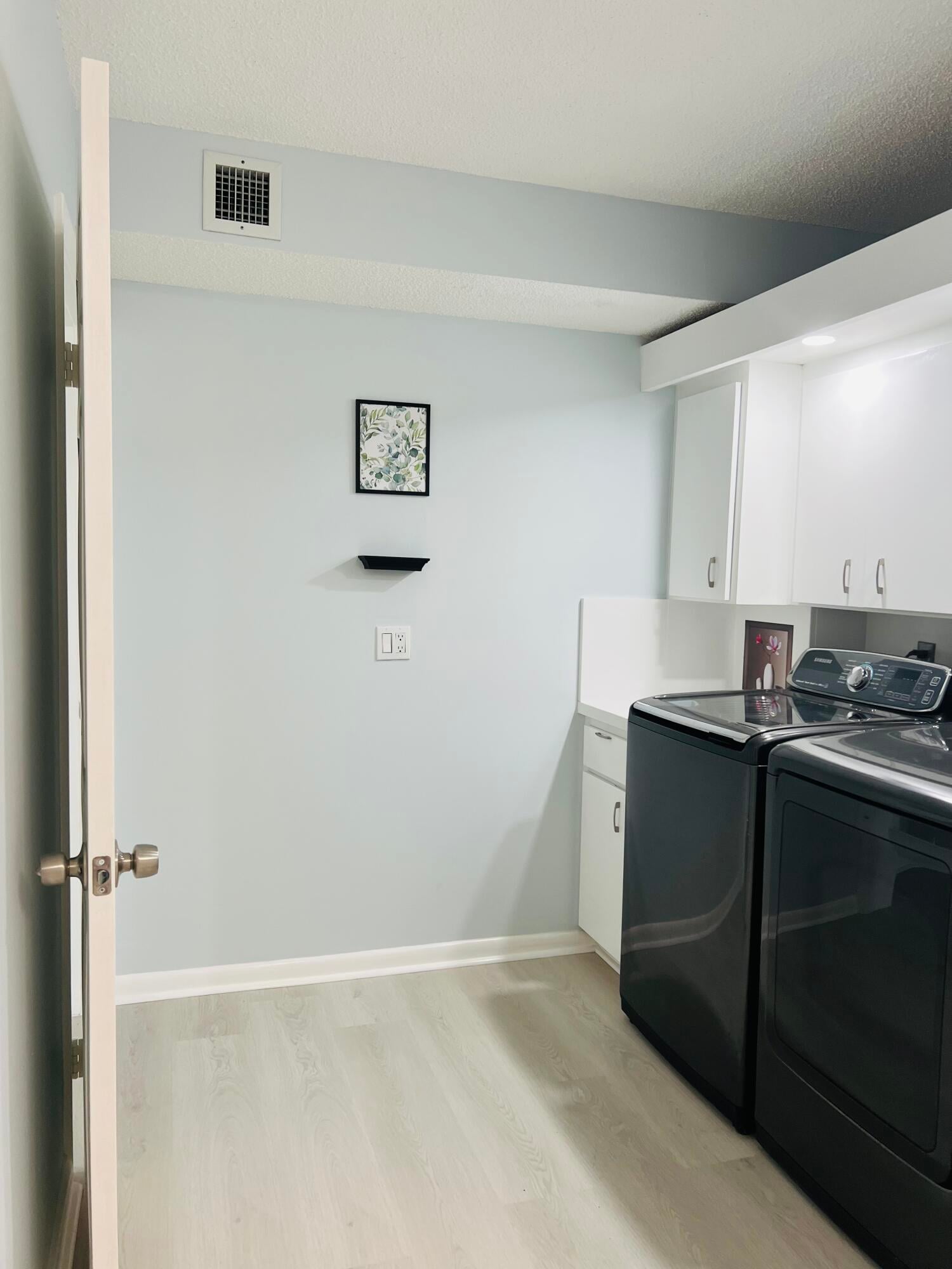 Unit 404 photo 22