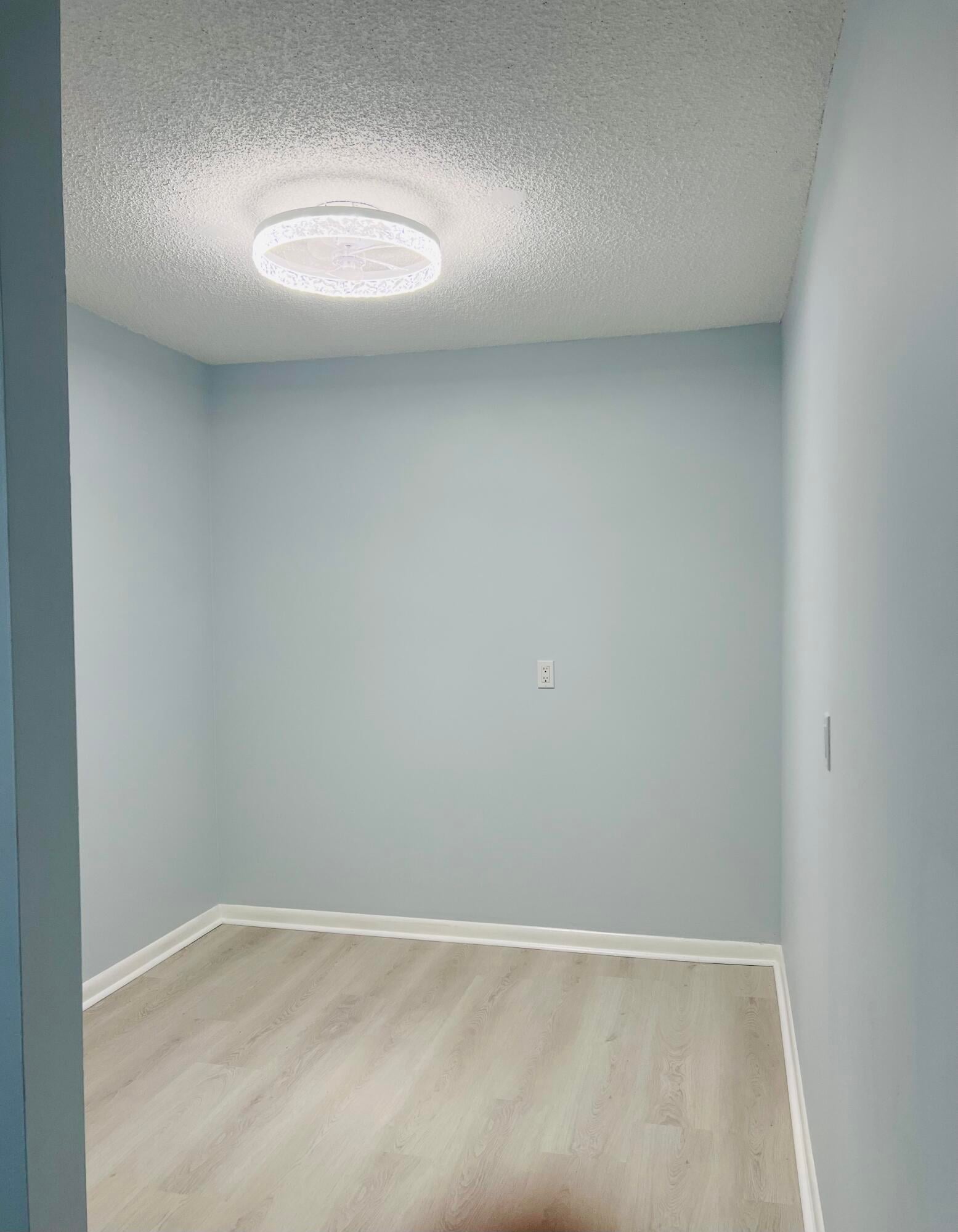 Unit 404 photo 23