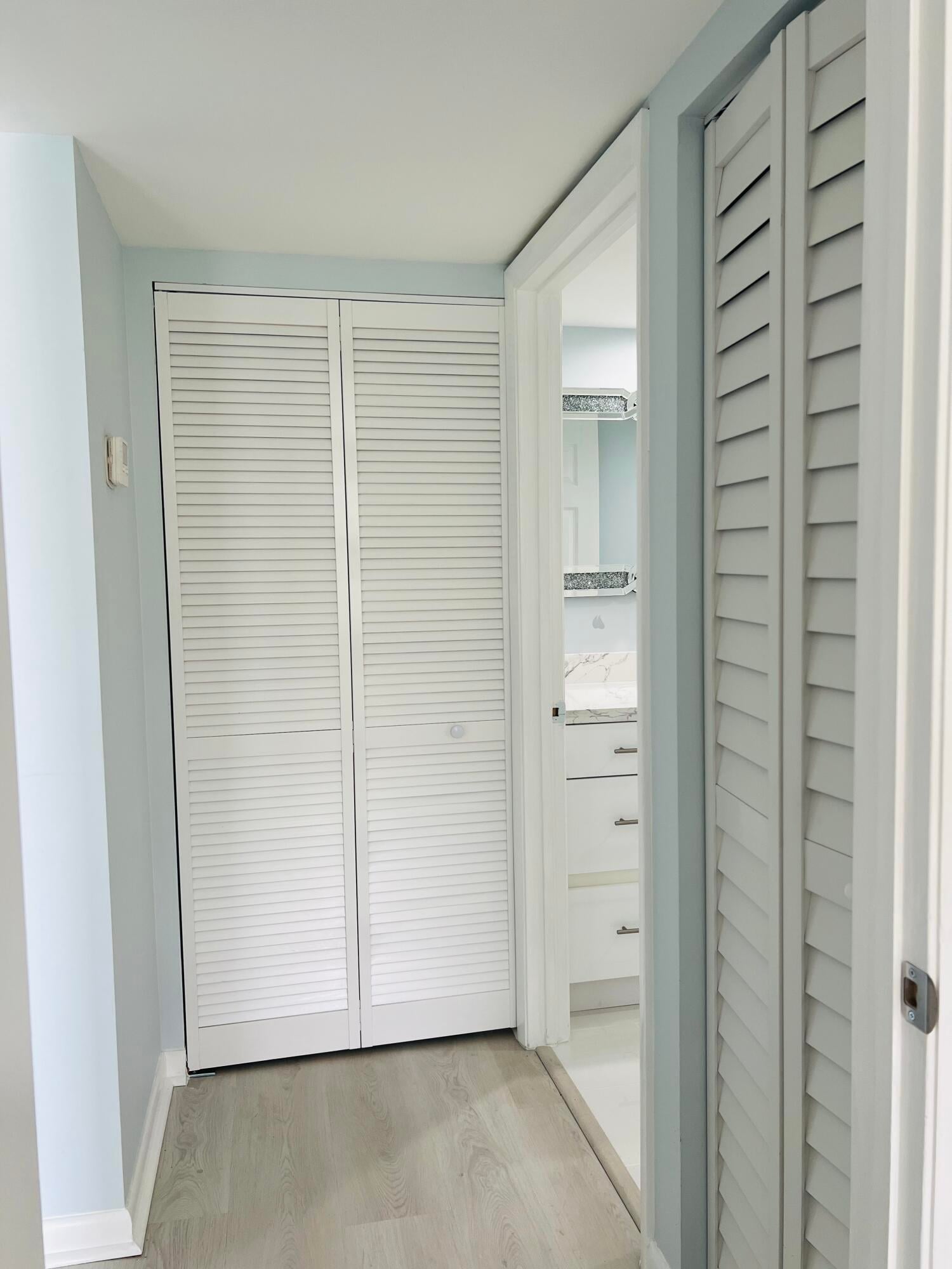 Unit 404 photo 25