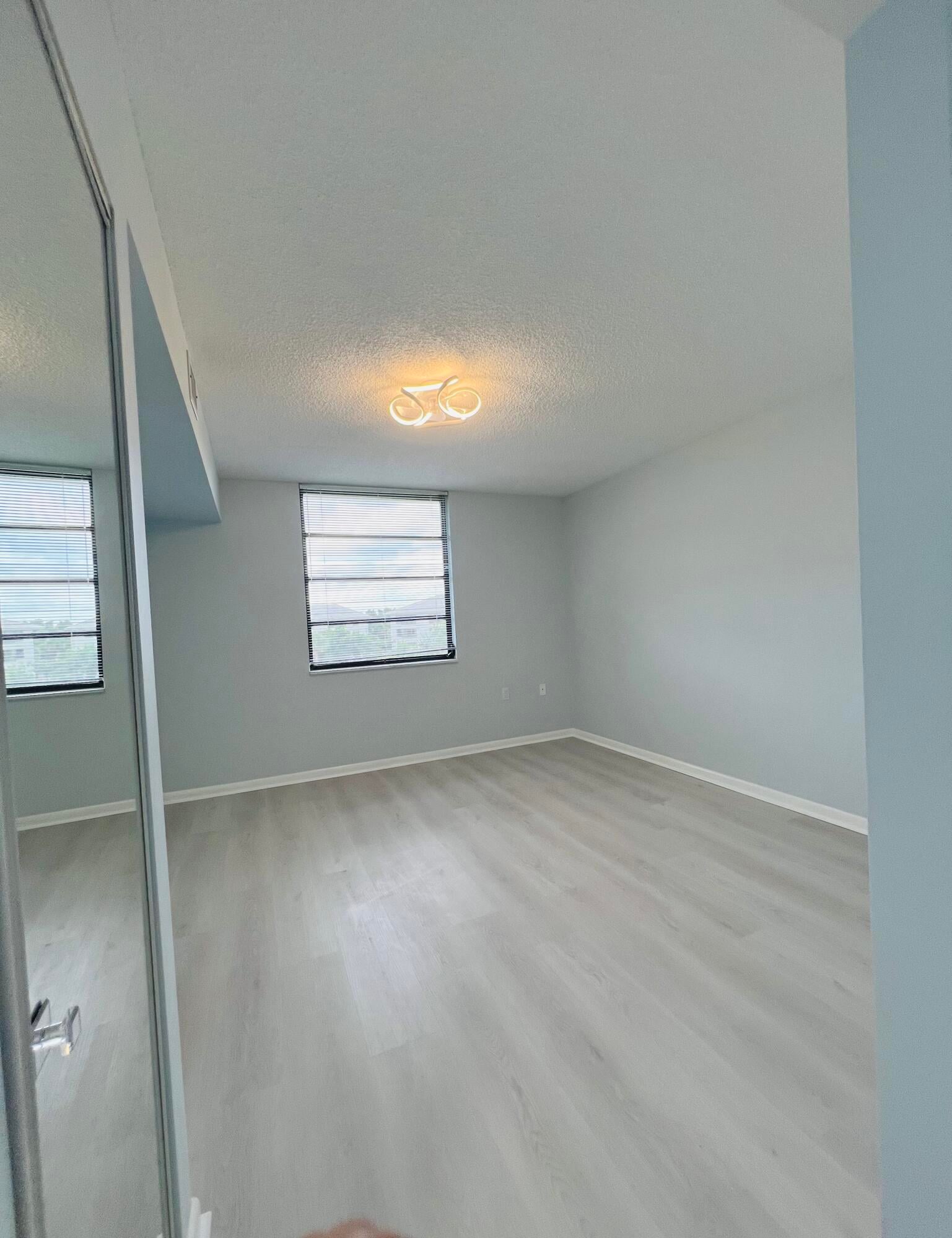 Unit 404 photo 28