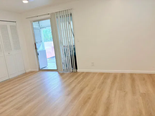  Residence photo 9