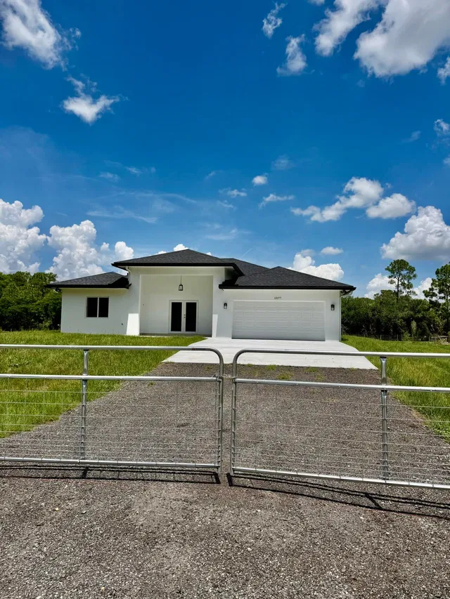Residence photo 3