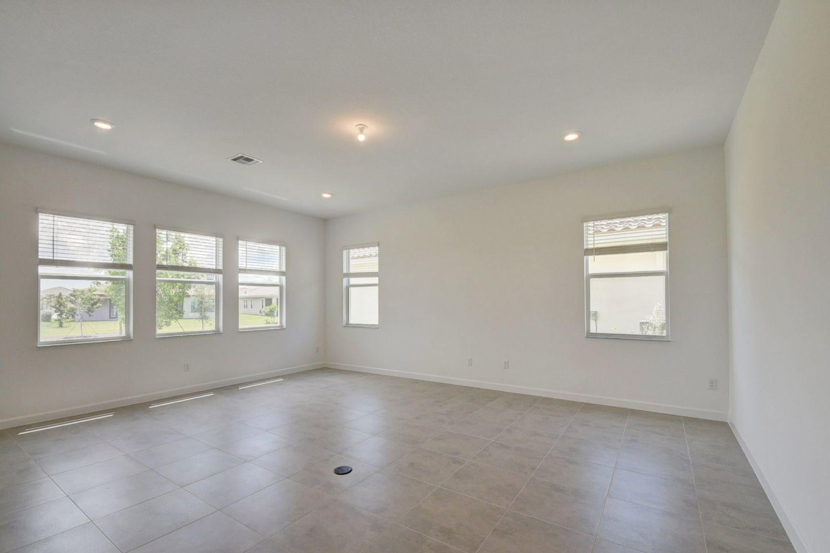  Residence photo 6