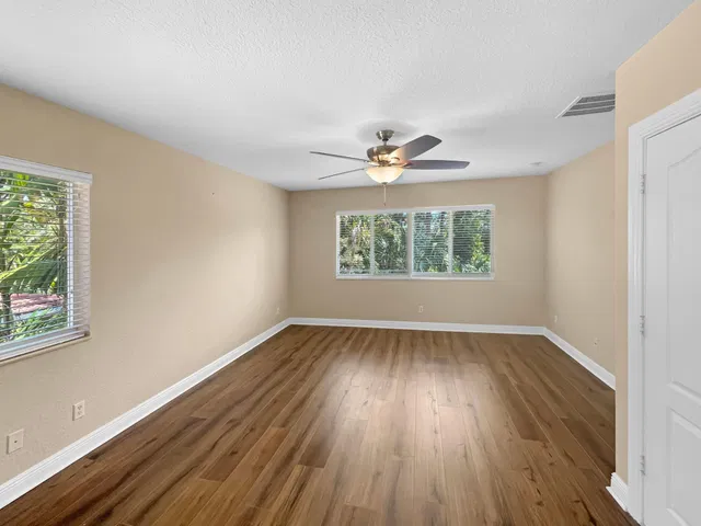 Residence photo 22
