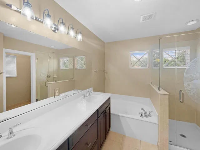Residence photo 25