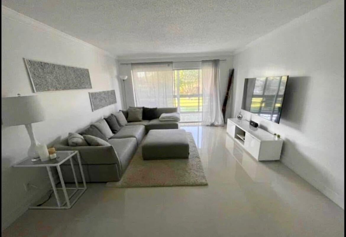 Unit 209 photo 5