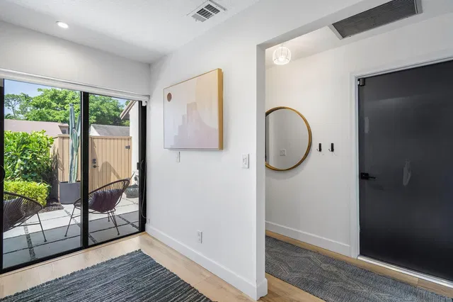 Unit 12621 photo 5