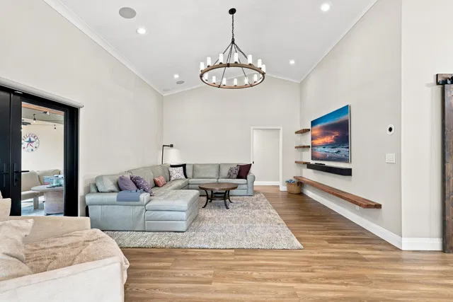 Residence photo 8
