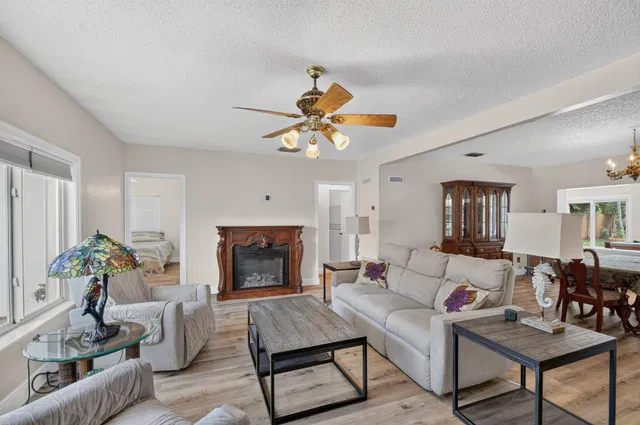 Residence photo 5