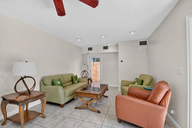 Residence photo 28