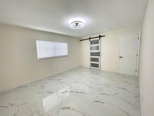 Residence photo 24
