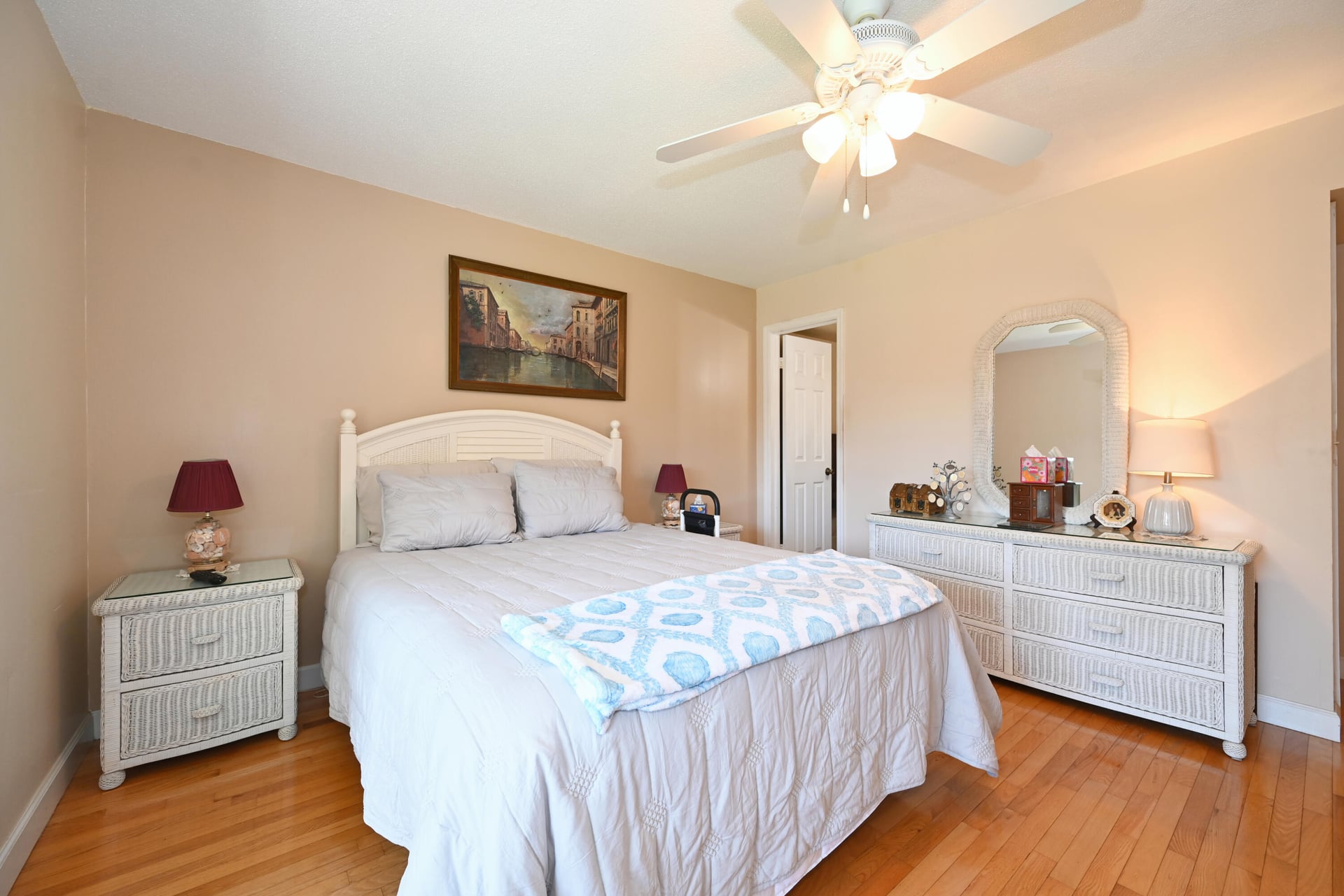 Unit 113 photo 13