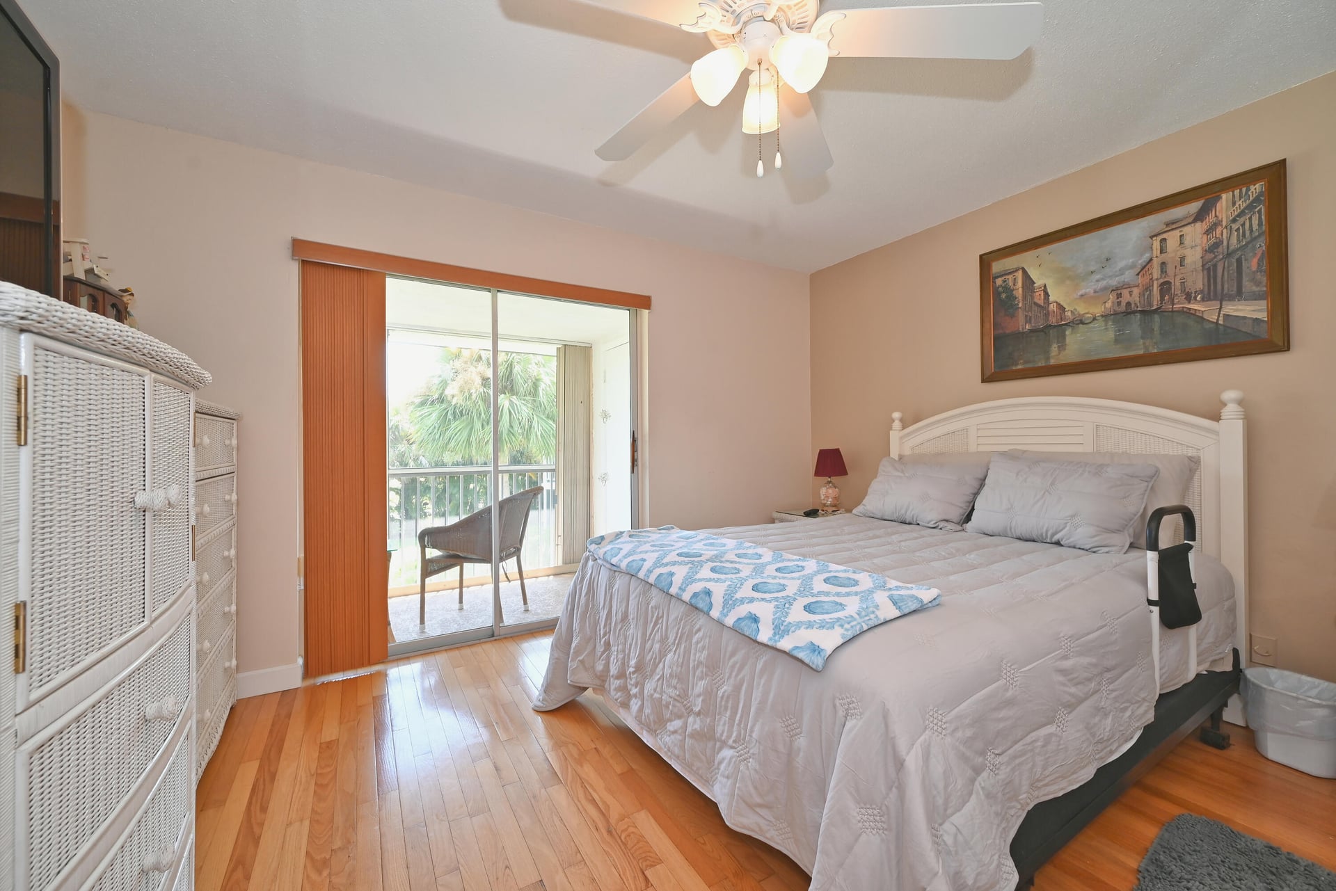 Unit 113 photo 14