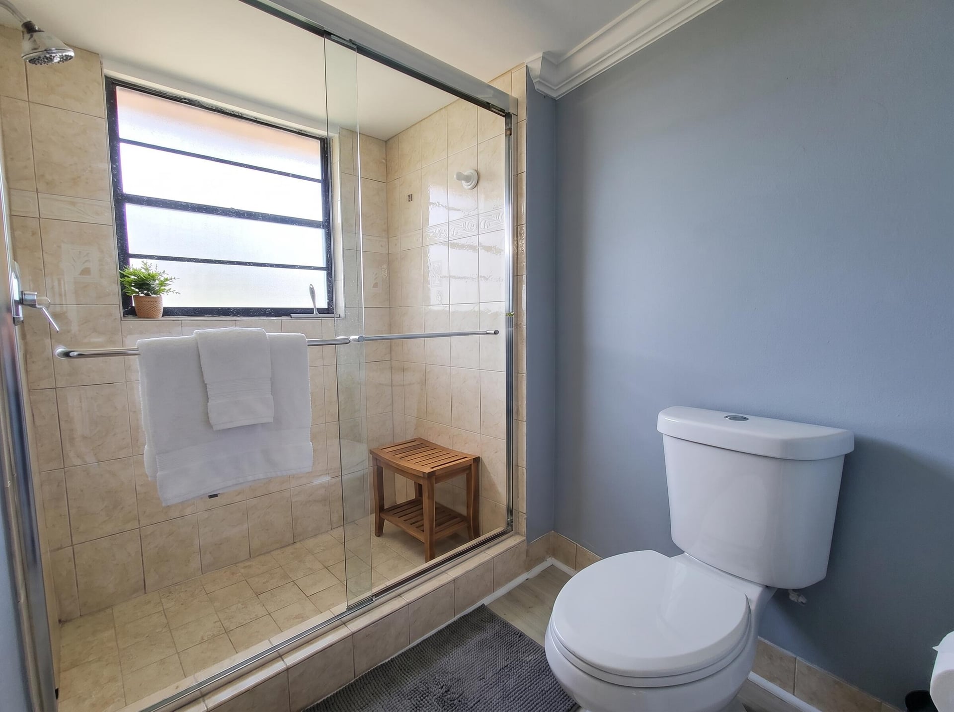 Unit 102 photo 6