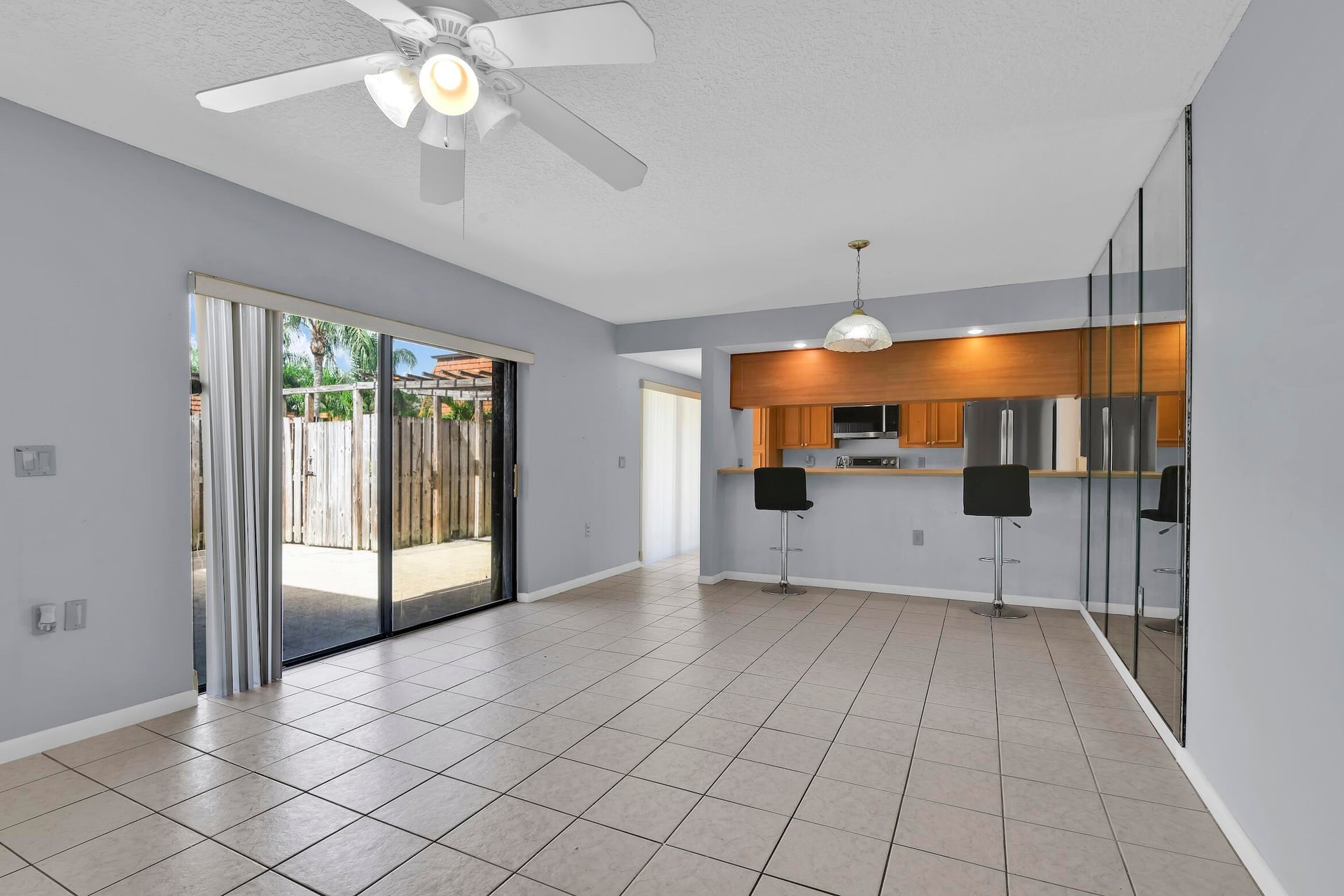  Residence photo 6