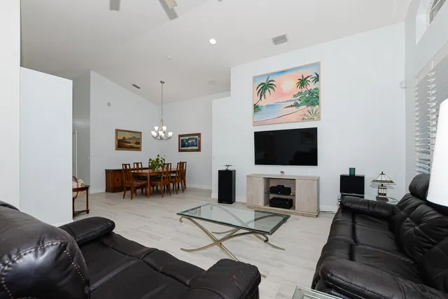 Residence photo 5