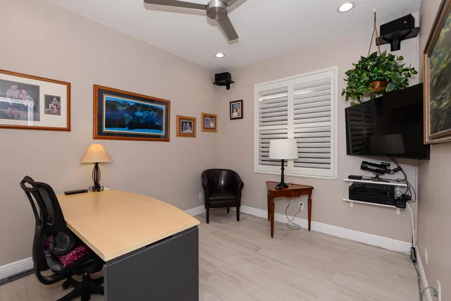Residence photo 28