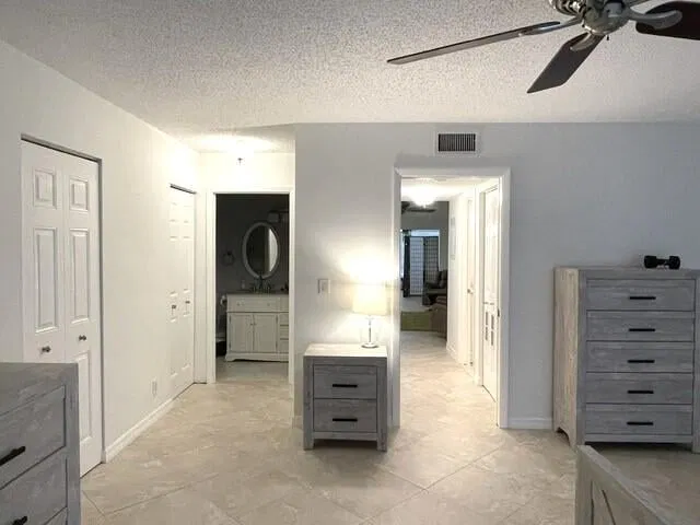 Unit B photo 26