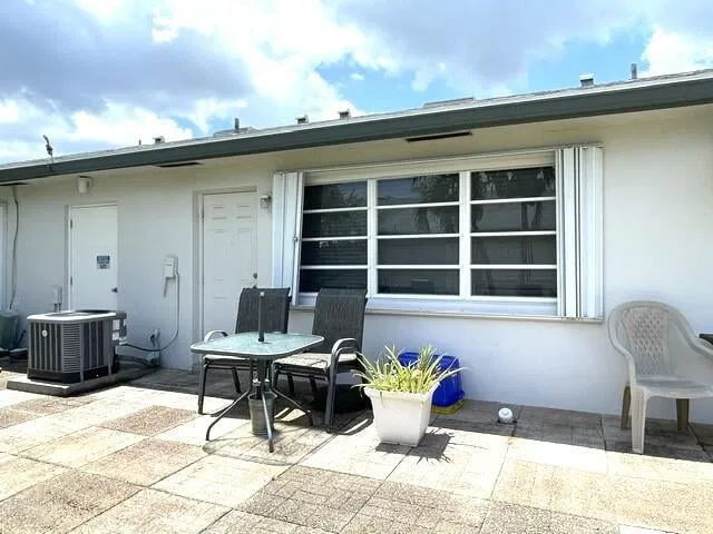 Unit B photo 28