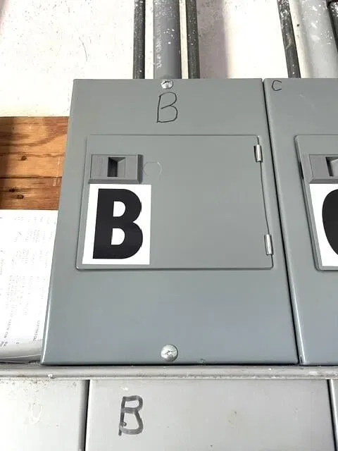 Unit B photo 32