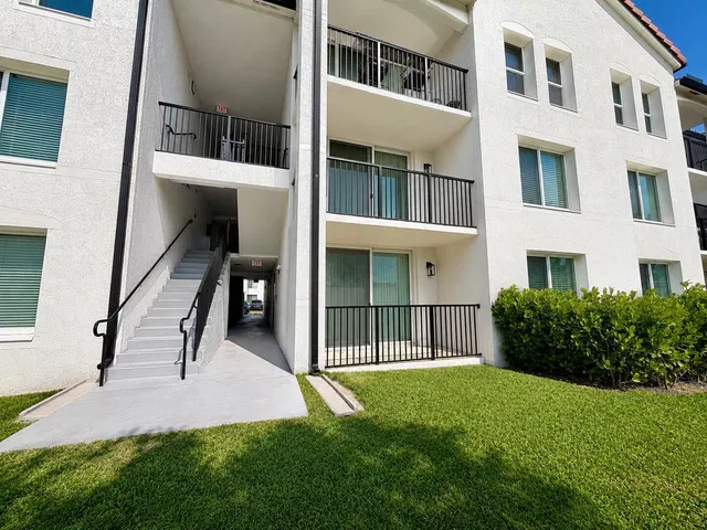  Unit 106 photo 17