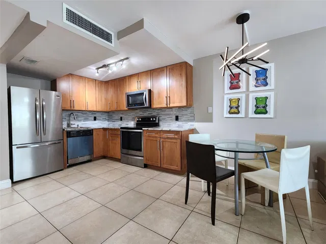 Unit 1308 photo 2